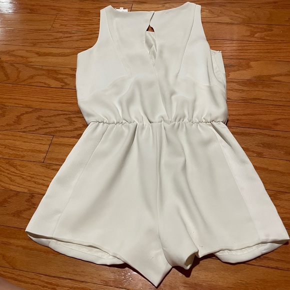 Parker White romper - Picture 2 of 3
